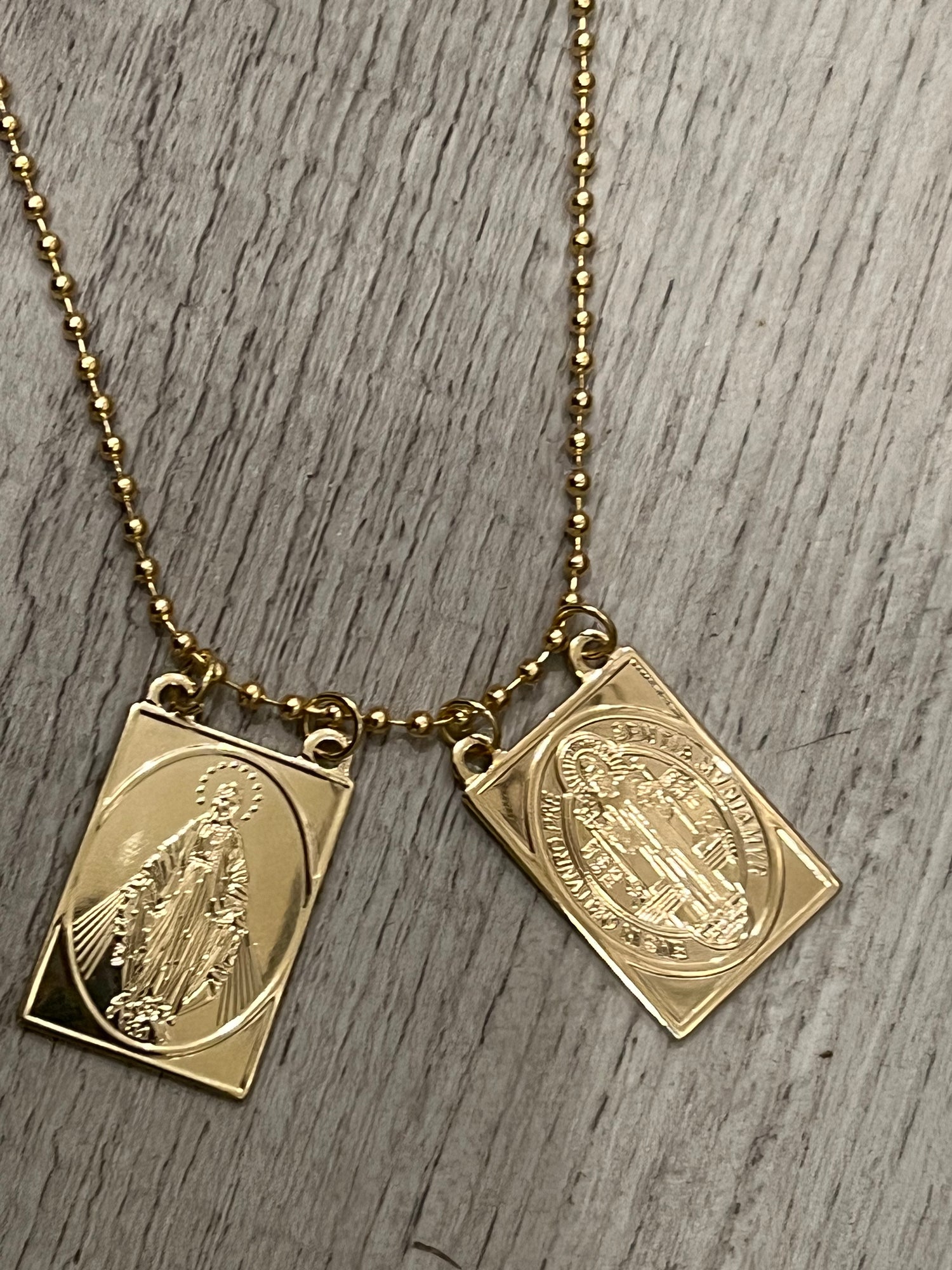 Escapulario Dorado Grande